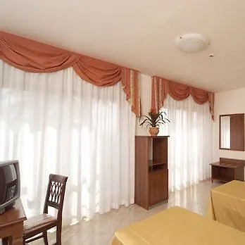 Assisi Garden Hotell 3*,